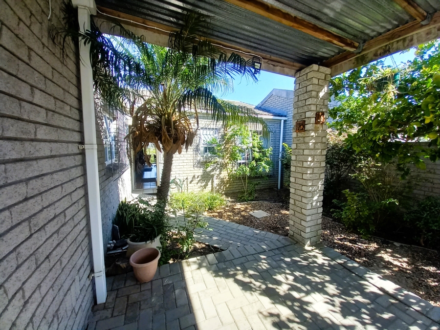 To Let 2 Bedroom Property for Rent in Goedemoed Western Cape